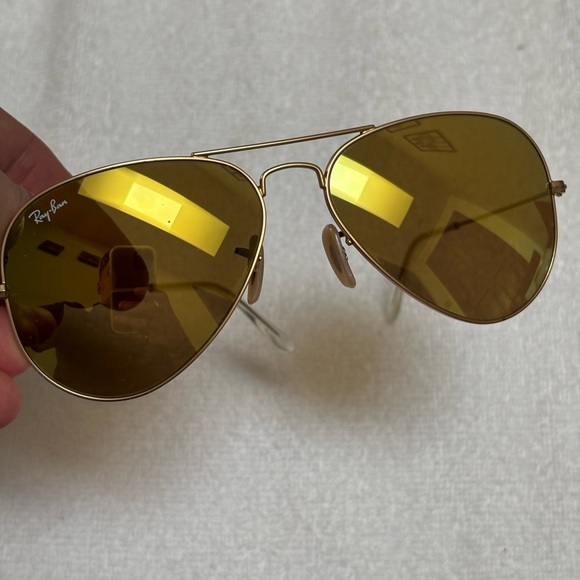 Ray-Ban Aviator in Matte Gold frame with Gloss Gold Lens. Size 55/18 - Picture 1 of 3